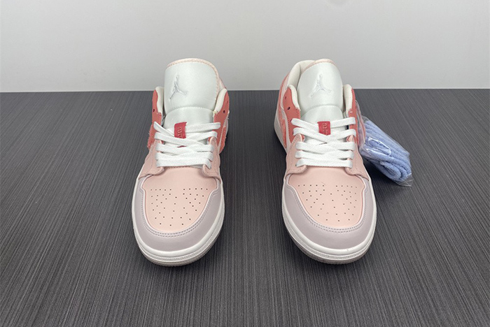 Air Jordan 1 Low SE 