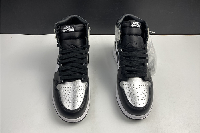 Air Jordan 1 High OG WMNS “Silver Toe” CD0461-001