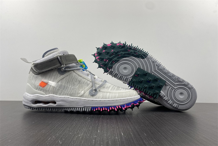 Off-White x DO6290-100