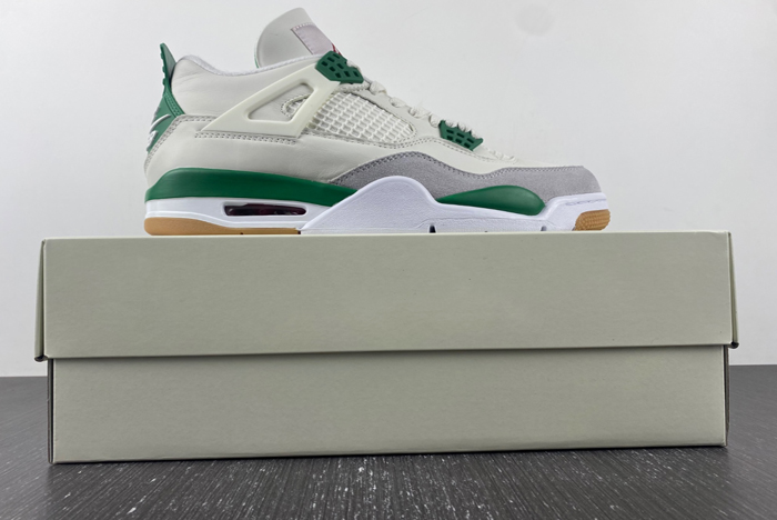 Nike SB x Air Jordan 4 ‘Pine Green’ DR5415-103