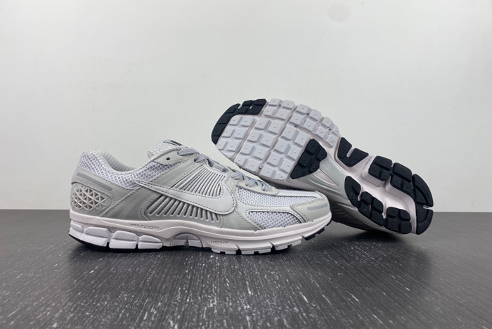 NIKE Air Zoom Vomero BV1358-001