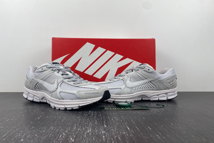 NIKE Air Zoom Vomero BV1358-001