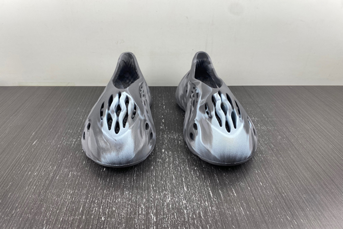 YZY FOAM RUNNER MX IE4931