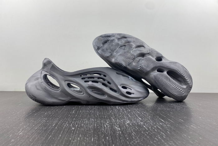 YZY FOAM RUNNER MX IE4931