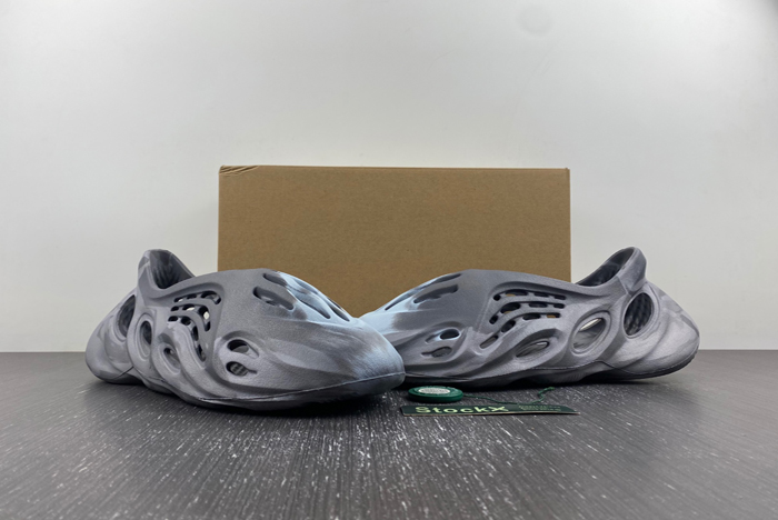 YZY FOAM RUNNER MX IE4931