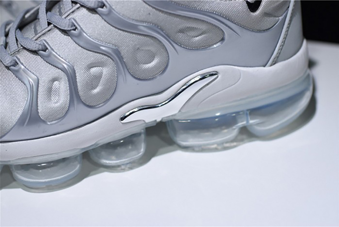 Nike VaporMax Plus "Triple White" Pure Platinum mens 924453-100