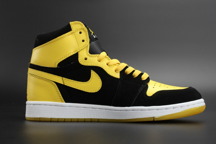 Air Jordan 1 Retro Mid