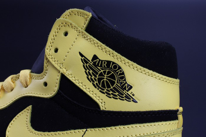 Air Jordan 1 Retro Mid